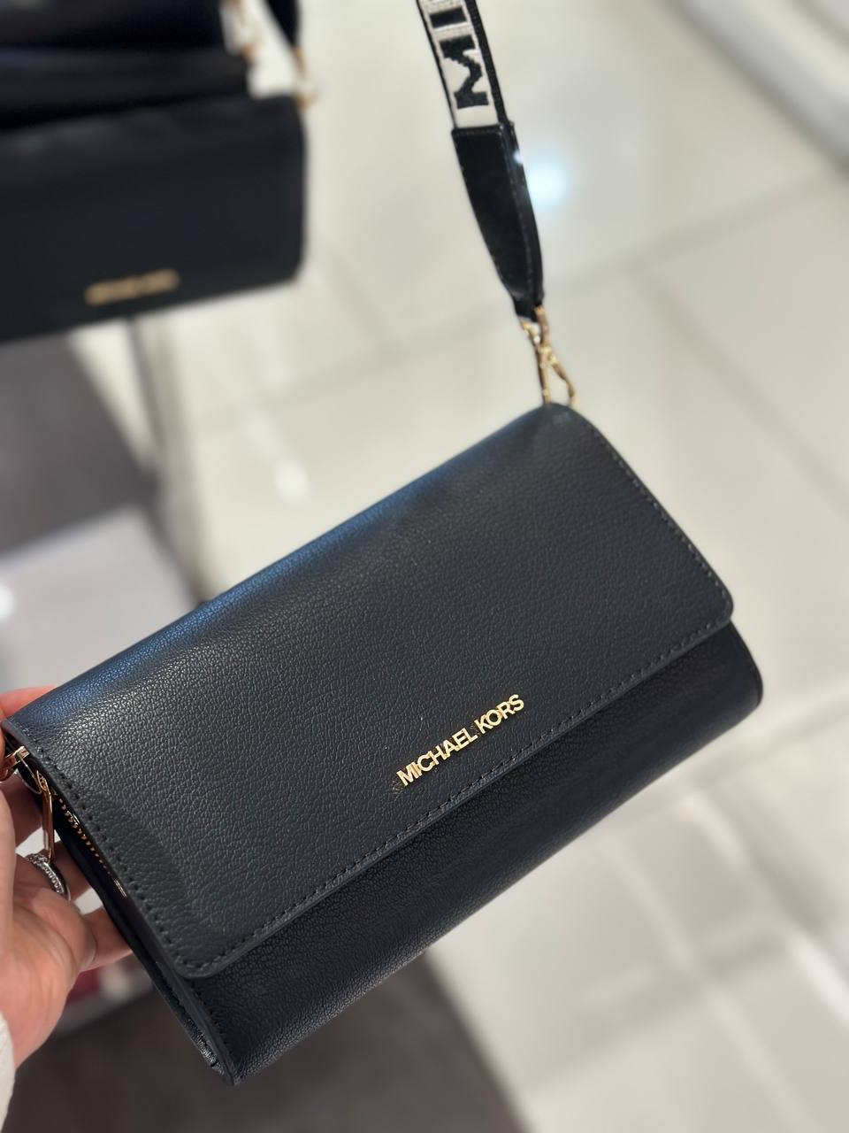 Michael Kors ZA Wallet Crossbody Black - Averand